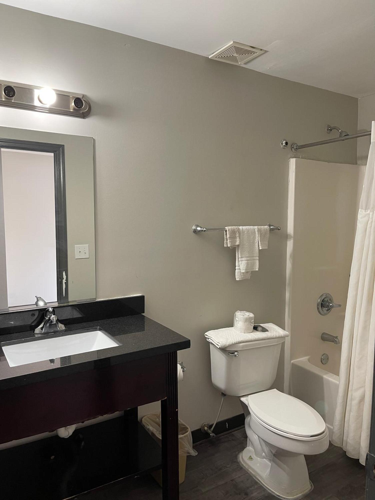 High Falls Inn & Suites Exteriér fotografie
