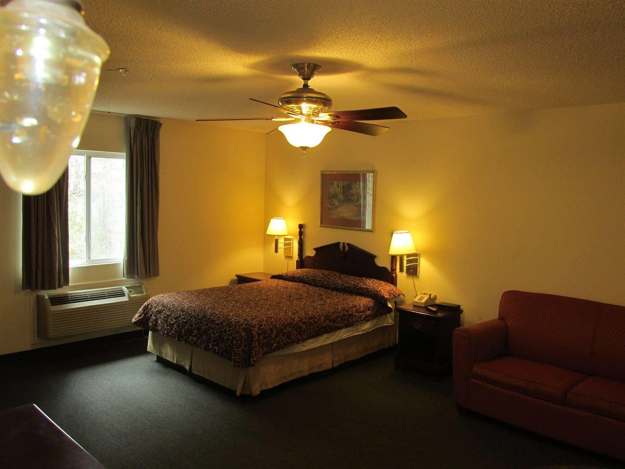 High Falls Inn & Suites Exteriér fotografie