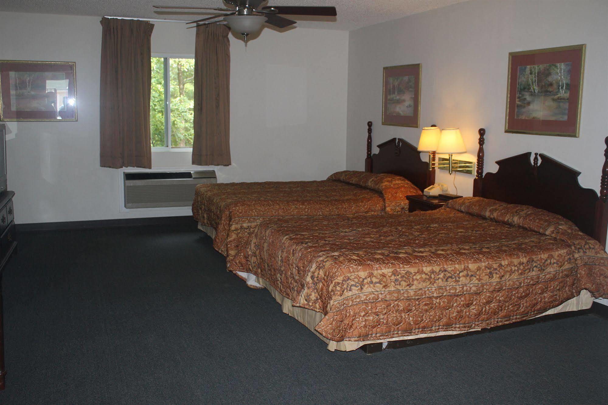High Falls Inn & Suites Exteriér fotografie